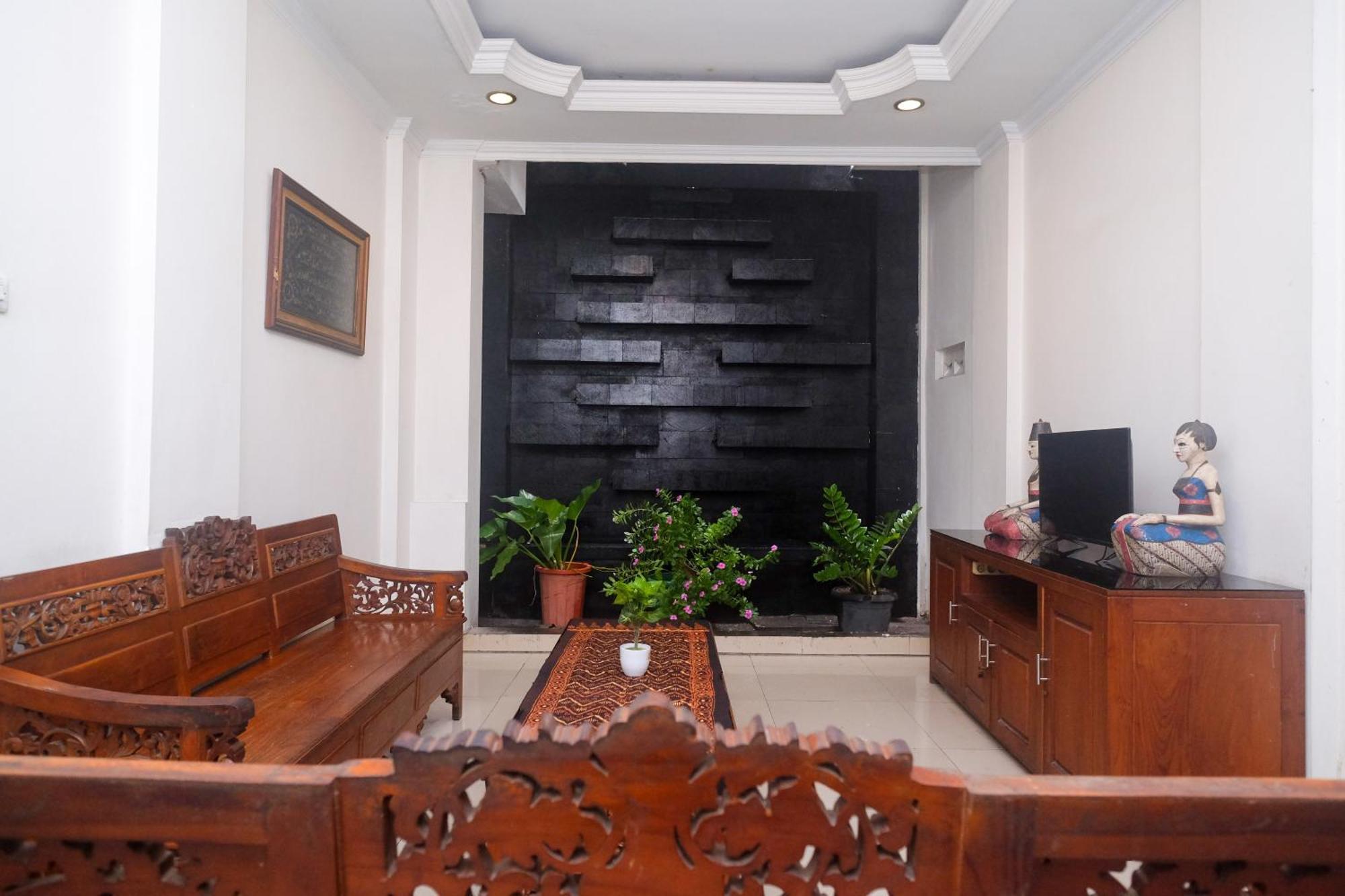 Urbanview Hotel Pondok Anggun Yogyakarta By Reddoorz Maguwo Екстериор снимка