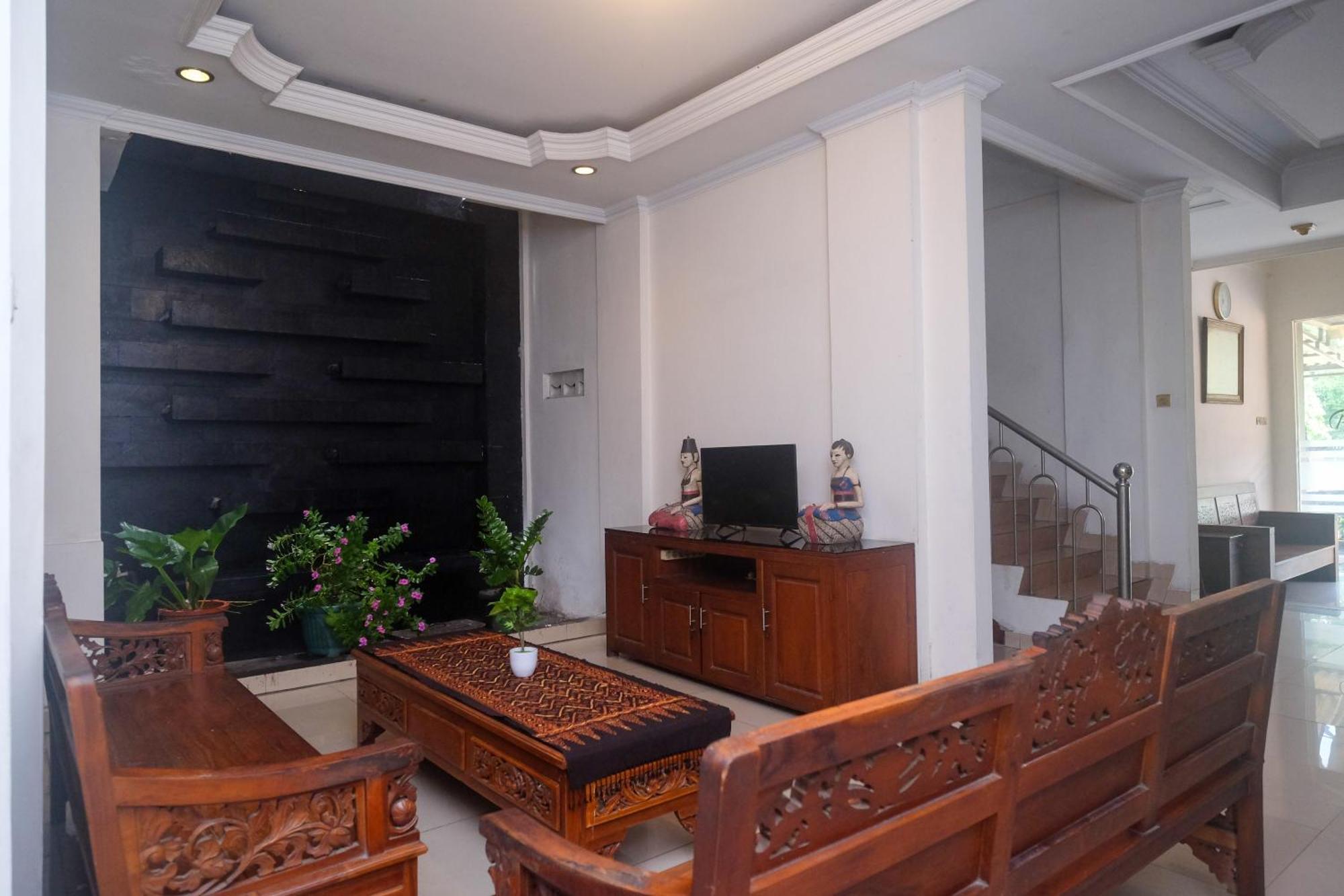 Urbanview Hotel Pondok Anggun Yogyakarta By Reddoorz Maguwo Екстериор снимка